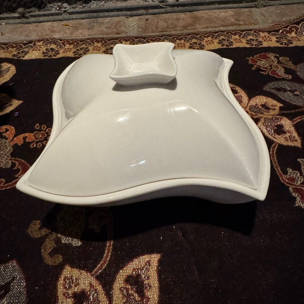 Vintage Godinger White Porcelain Serving Dish With Lid Pinwheel Design